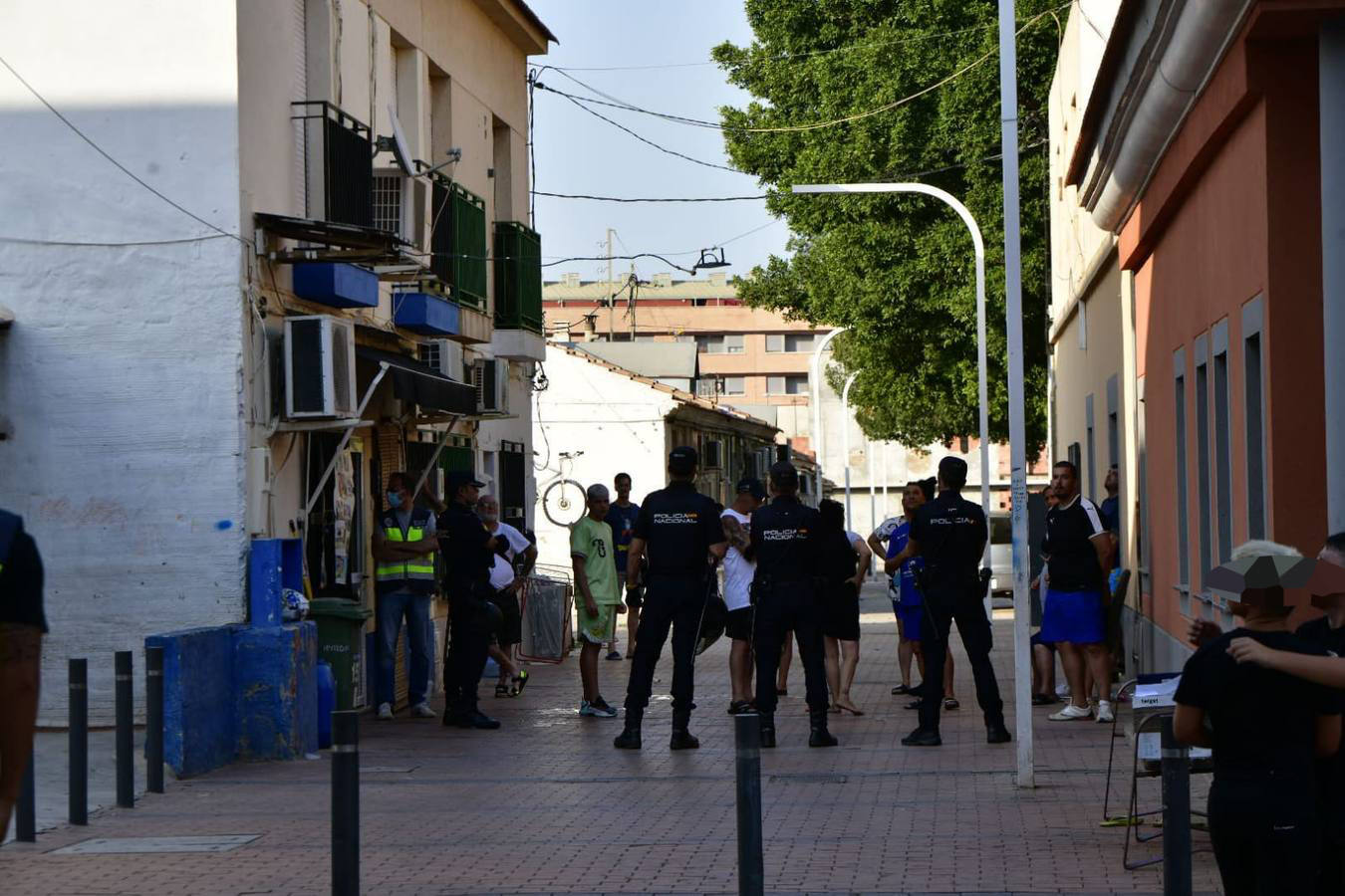 La Policía cerca el barrio del Espíritu Santo en una macrorredada antidroga
