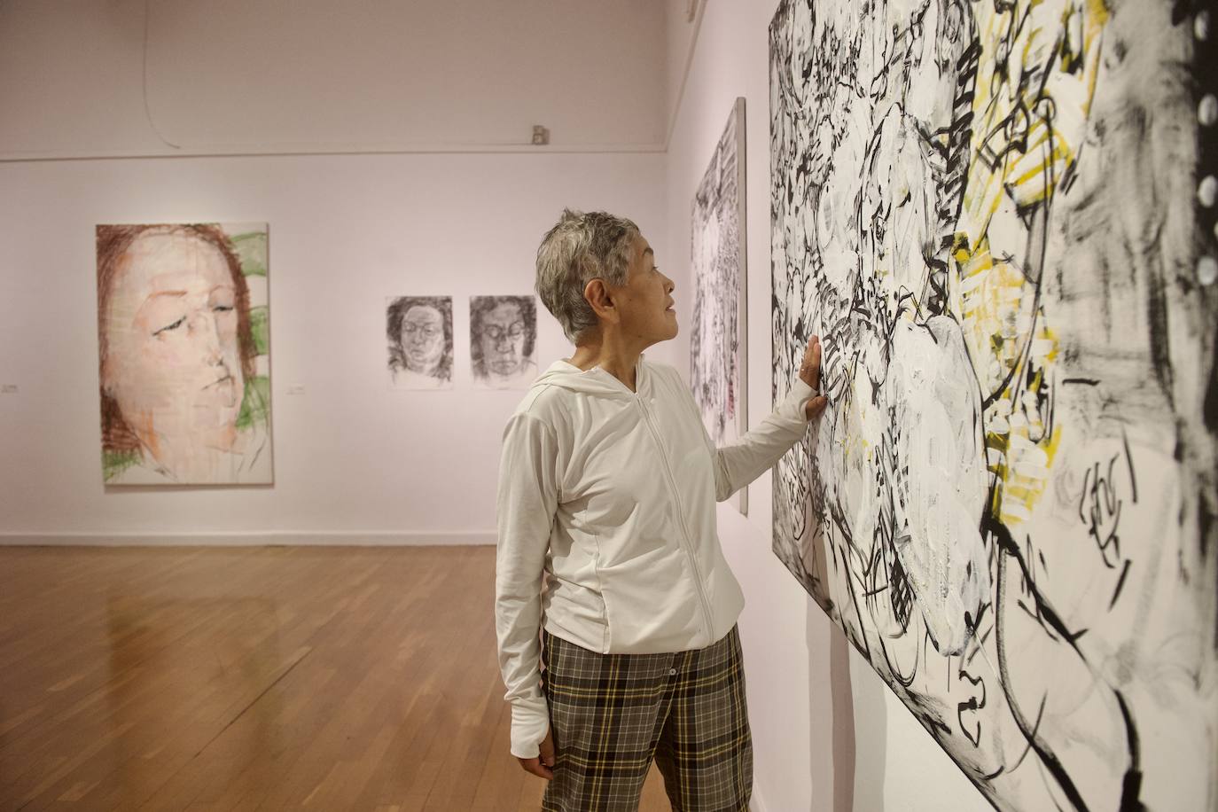 Retratos de amigas y flores del jardín de Miwako Yamaguchi