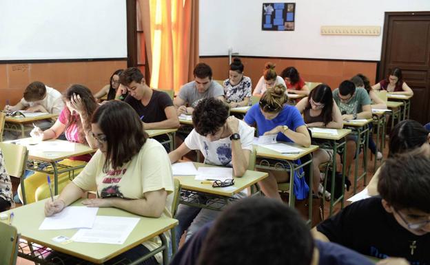 Más de 34.100 estudiantes de la Región de Murcia recibirán los 100 euros 'extra' de beca de septiembre a diciembre