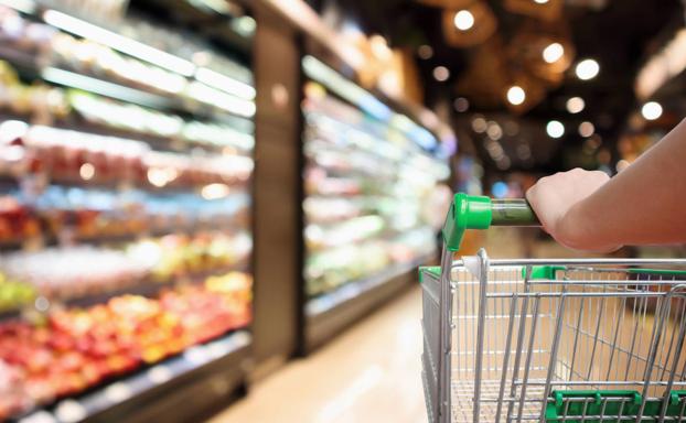Los 12 productos del supermercado que más han subido de precio en 2022, según la OCU