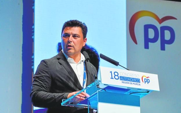 El secretario general del PP carga contra Patricia Fernández por su ausencia en el congreso