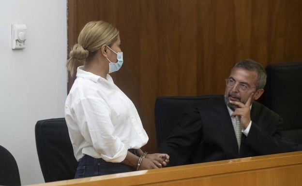 Los forenses creen «casi imposible» que la acusada de apuñalar a su marido en San Pedro lo hiciera por accidente