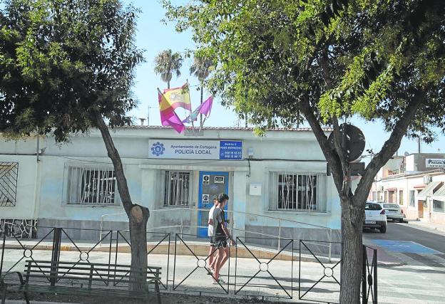 UGT y CSIF denuncian la falta de agentes en cuatro cuartelillos de Cartagena