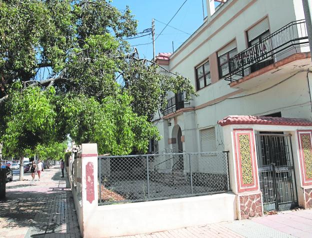 Vecinos de Ciudad Jardín de Cartagena reclaman que les permitan abrir cocheras bajo sus viviendas