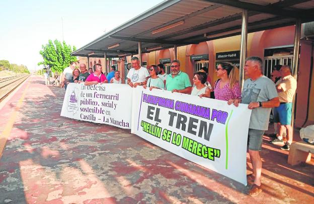 La plataforma Por el tren de Hellín pide ayuda a la Región de Murcia
