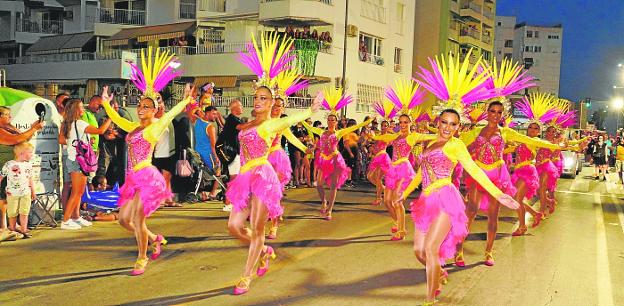 El Carnaval de Águilas recupera sus plumas