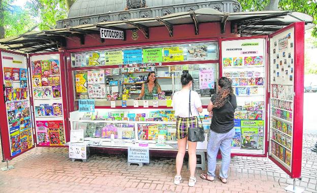 La norma para dar más usos a los quioscos de prensa en Cartagena sale del cajón con un año de retraso