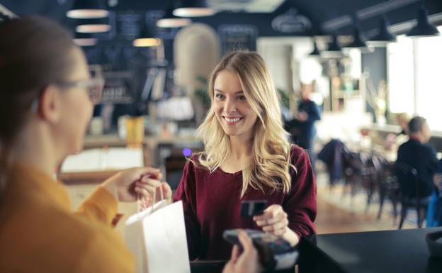 Consejos para no perder dinero en comisiones cuando uses tu tarjeta en el extranjero