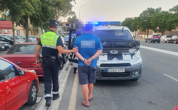 Pillado triplicando la tasa máxima de alcohol tras saltarse un semáforo en El Palmar