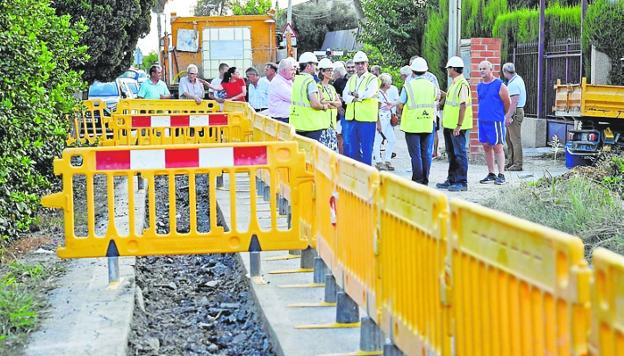Emuasa amplía la red de alcantarillado en el carril de la acequia Aljada en Llano de Brujas