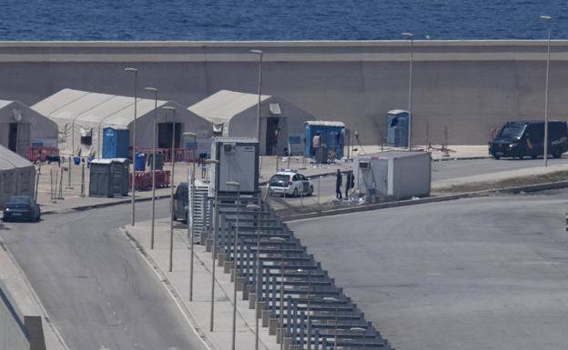 La Comunidad exige que se «mejoren las condiciones» de las personas que llegan a la Región en patera