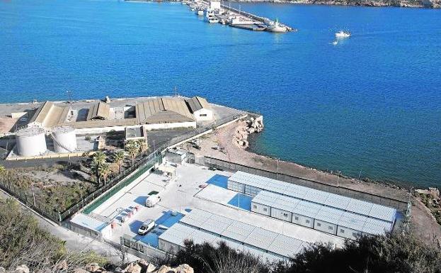 Vélez decide abrir el CATE del Espalmador tras las denuncias de precariedad en Escombreras