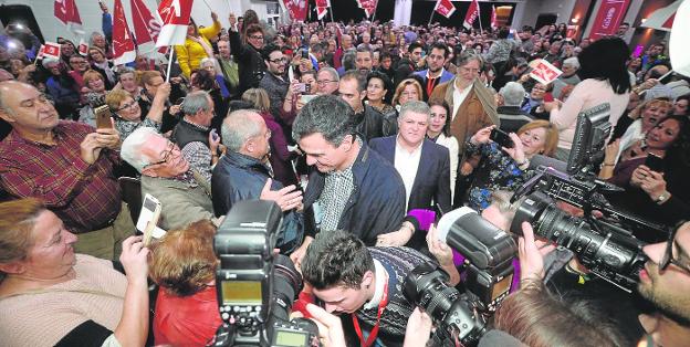 Vélez conserva el apoyo de Ferraz a pesar de los cambios en la cúpula del PSOE