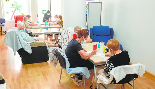 La asociación Alzhéimer de Lorca renuncia a más plazas concertadas por falta de espacio