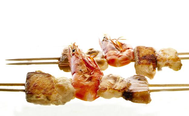 Brochetas de gamba y rape