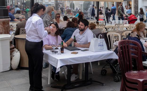 Las probabilidades de estar empleado son menores que hace dos décadas