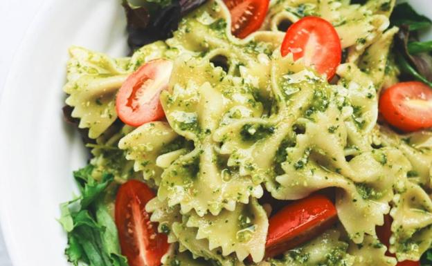 Ensalada de farfalle al pesto