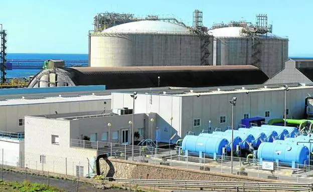 Installations of the Escombreras desalination plant, in a file image.