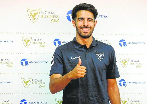Yasser, yesterday, in his presentation as a UCAM player. 