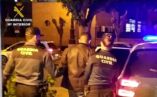 Detienen a dos jóvenes por una agresión junto a un local de ocio nocturno en Bullas