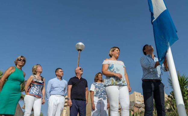 Raising of the blue flag on the beach of Banco de Tabal