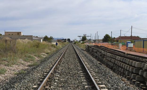 Bolaños se reafirma en que el AVE estará operativo en el tramo Murcia-Almería en 2026