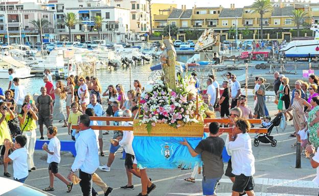 The image of the Virgin in the Cabo de Palos procession, moments before embarking for the sea journey. 