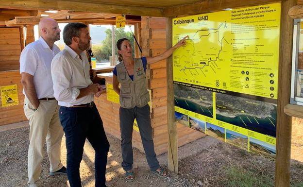 Los autobuses de la Comunidad han llevado a casi 24.000 personas a las playas de Calblanque