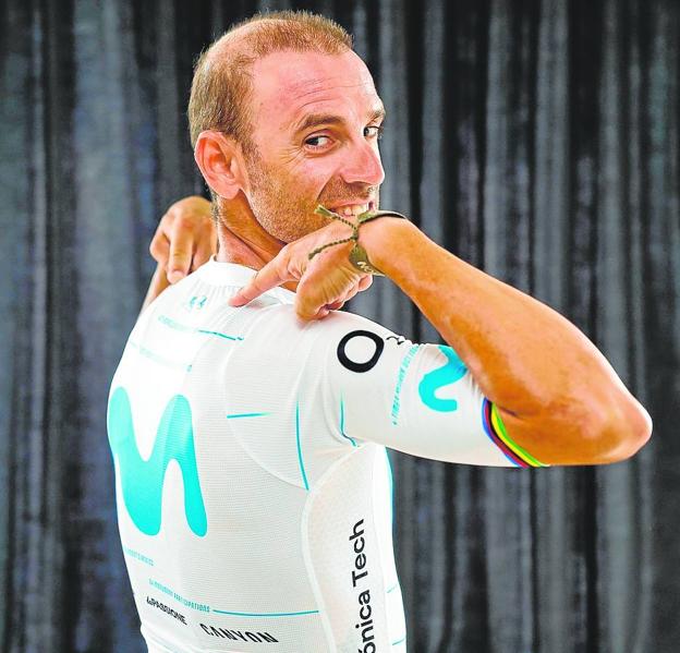 Movistar Team dedica un maillot a Alejandro Valverde por su última Vuelta a España