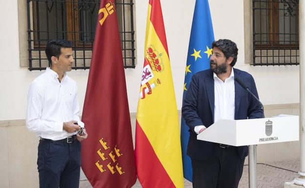 Miras recibe a Miguel Ángel López y valora que los atletas de la Región «son espejos para miles de niños»