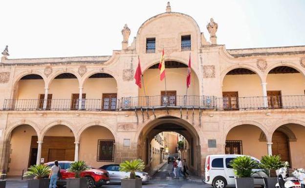 Varios vecinos de la pedanía lorquina de La Paca están dispuestos a «regalar» sus terrenos ante el IBI «desorbitado»