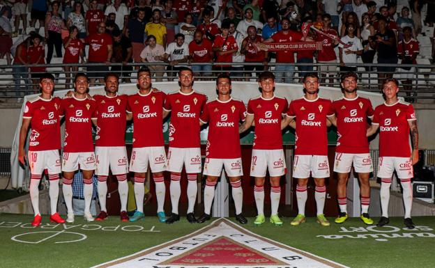 Los fichajes del Real Murcia se meten a la afición en el bolsillo