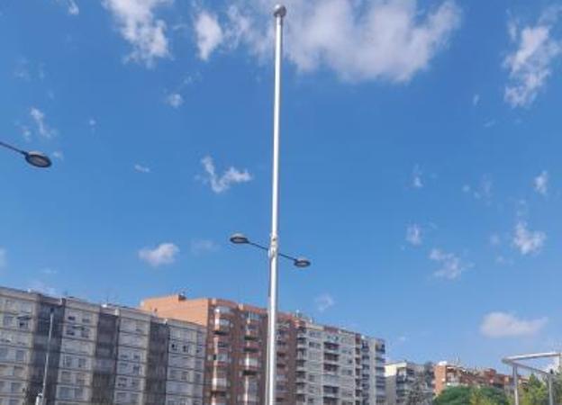 Arrancan por segunda vez la bandera LGTBIQ+ instalada en la plaza de la Cruz Roja de Murcia