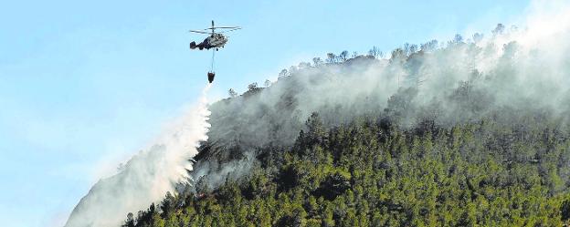 El Ministerio cierra su base contra incendios en la Región 50 días antes del final de la campaña