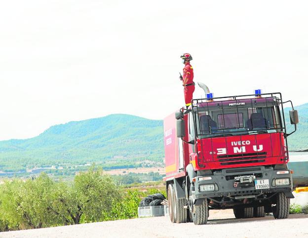 Las razones por las que la UME se dio la vuelta a 20 minutos del fuego originado en la Sierra Larga de Jumilla