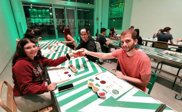 Estrella de Levante renueva los menús de la visita con cata y maridaje a la fábrica