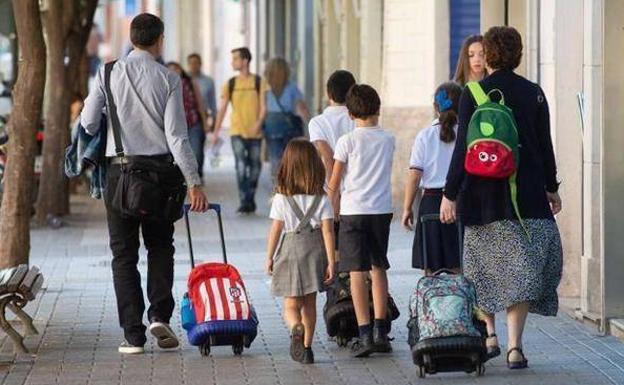 NN GG recoge material escolar «ante la vuelta al cole más dura»