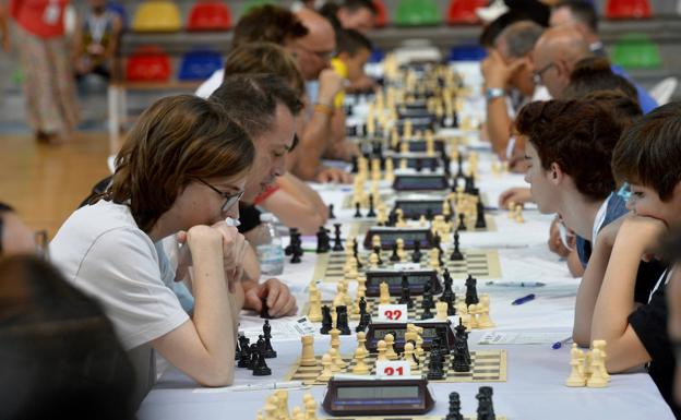 Several people compete in the Spanish Chess Championship this Thursday.