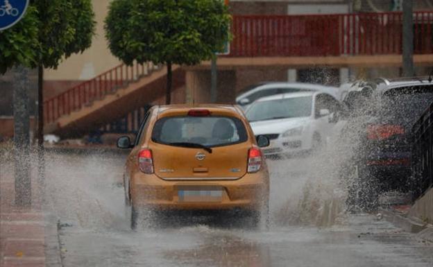 La DGT explica cómo salir de un patinazo con el coche