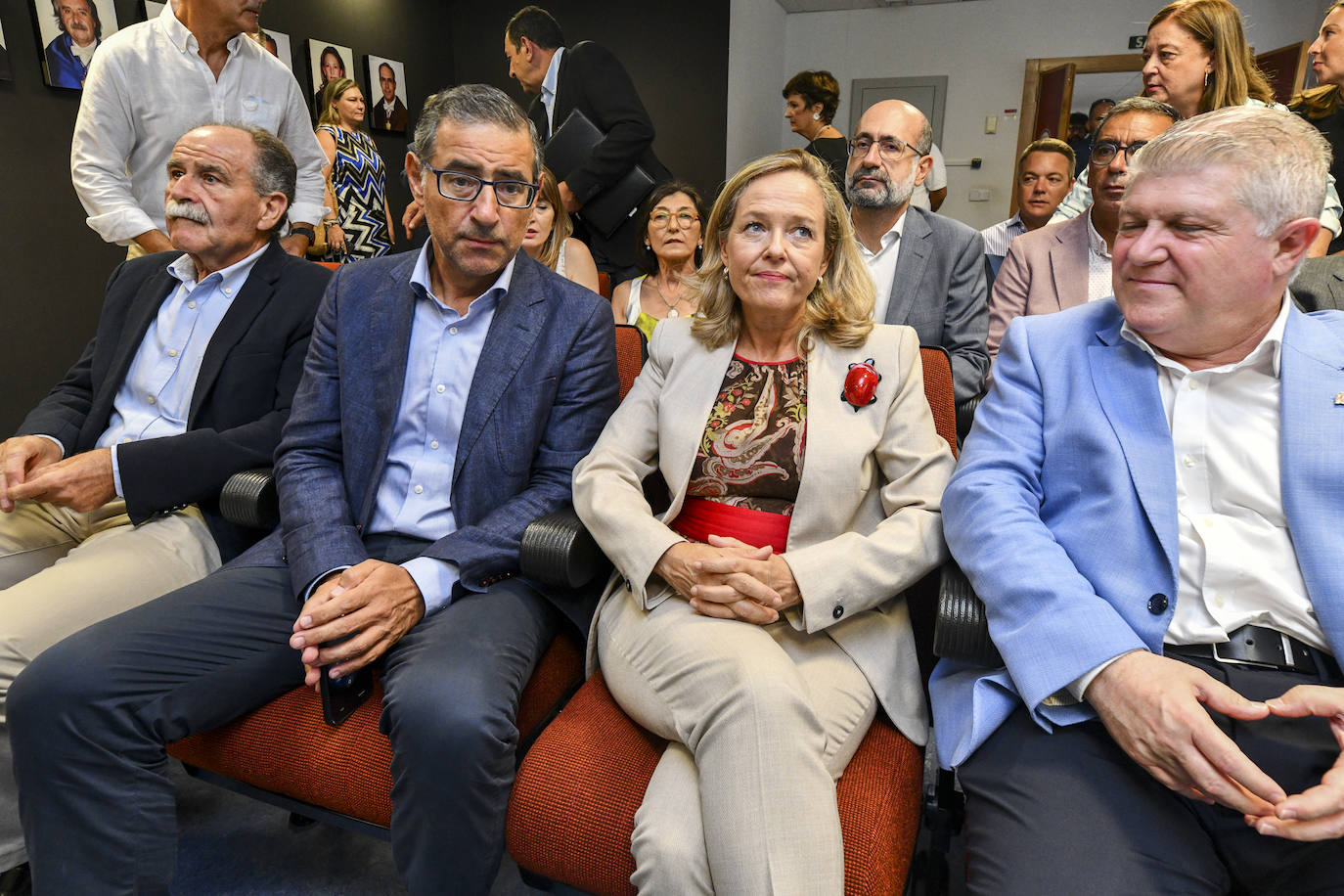 Nadia Calviño conoce los proyectos de investigación en ciberseguridad y 5G y 6G de la UMU