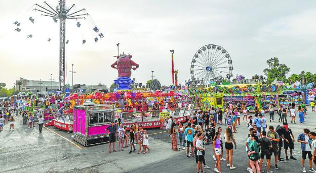 Las atracciones convierten La Fica en el epicentro de la diversión de la Feria de Murcia