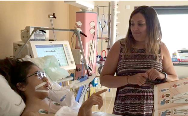 La «lucha titánica» de María, una estudiante murciana con una enfermedad rara