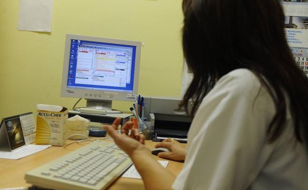 Salud reclama un plan de medidas urgentes para paliar el déficit de médicos en la Región de Murcia