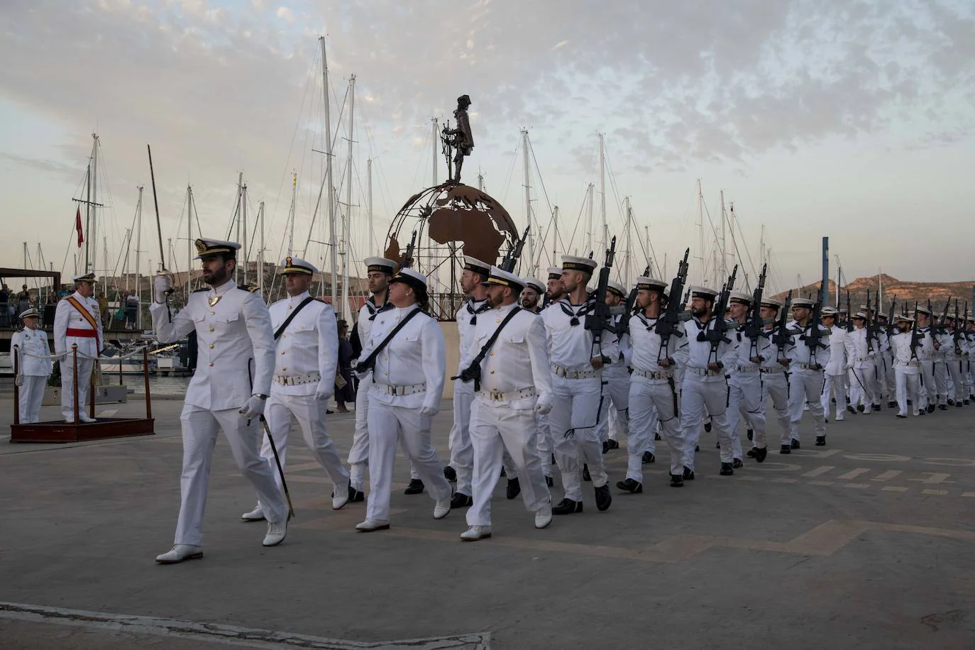La Armada homenajea a Juan Sebastián Elcano en Cartagena