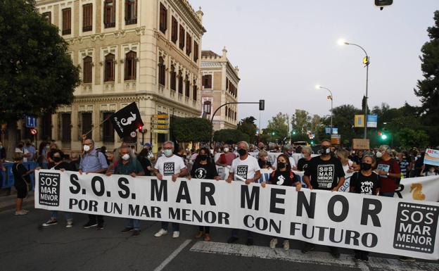 Partidos y colectivos sociales anuncian enmiendas al informe del Parlamento Europeo sobre el Mar Menor