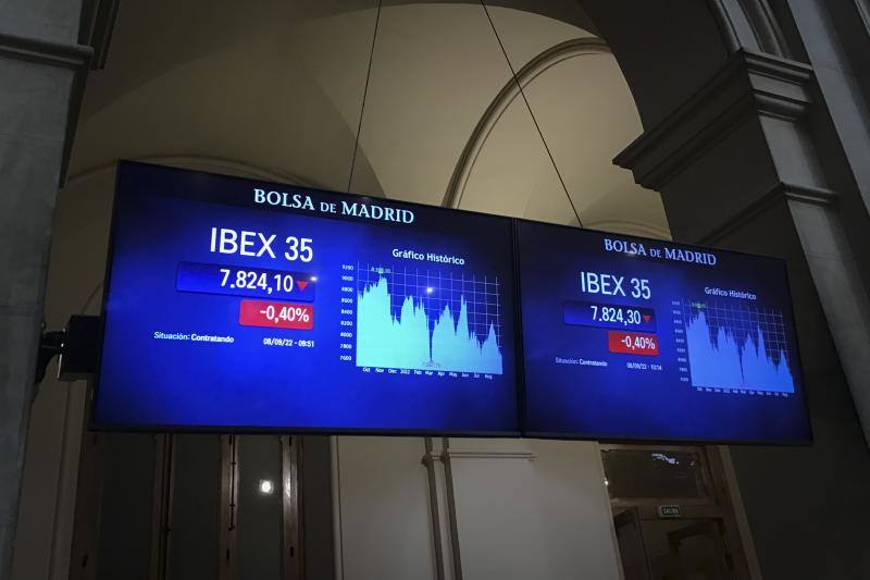 El Ibex-35 reacciona con números verdes a la subida de tipos