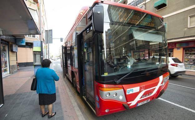 Los bonos y billetes de autobús de Murcia podrán pagarse con tarjeta, móvil y código QR