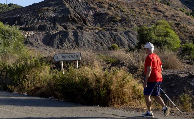 Los padres piden sellar primero dos balsas mineras junto a colegios en La Unión y Cartagena