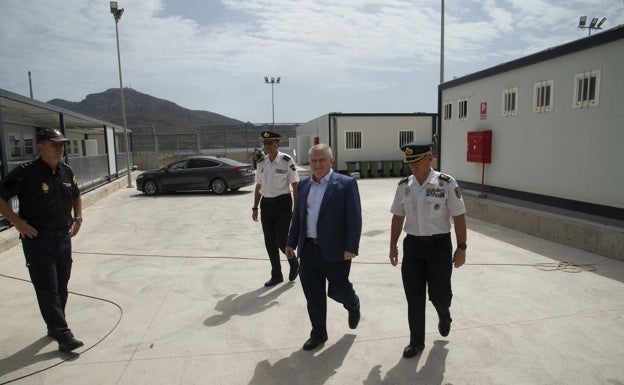 Vélez dice que el CATE de Cartagena abrirá «en horas» y estará un año en El Espalmador