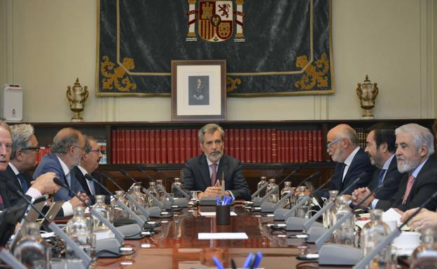 Los vocales del CGPJ nombran interlocutores para renovar el Constitucional con consenso